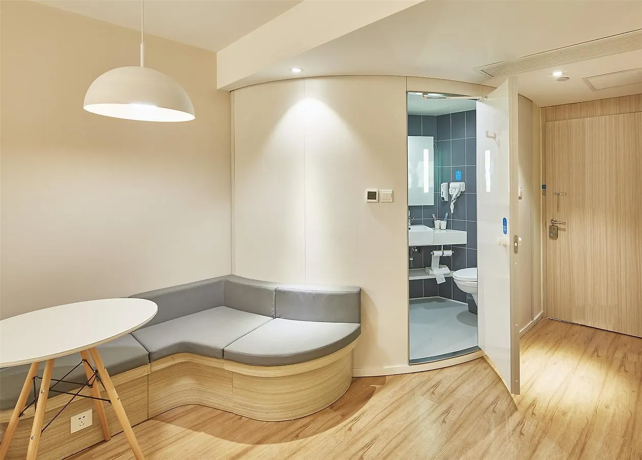 Hanting Hotel Zhuhai Gongbei Port Qinglv Nanlu Branch 2*,  China