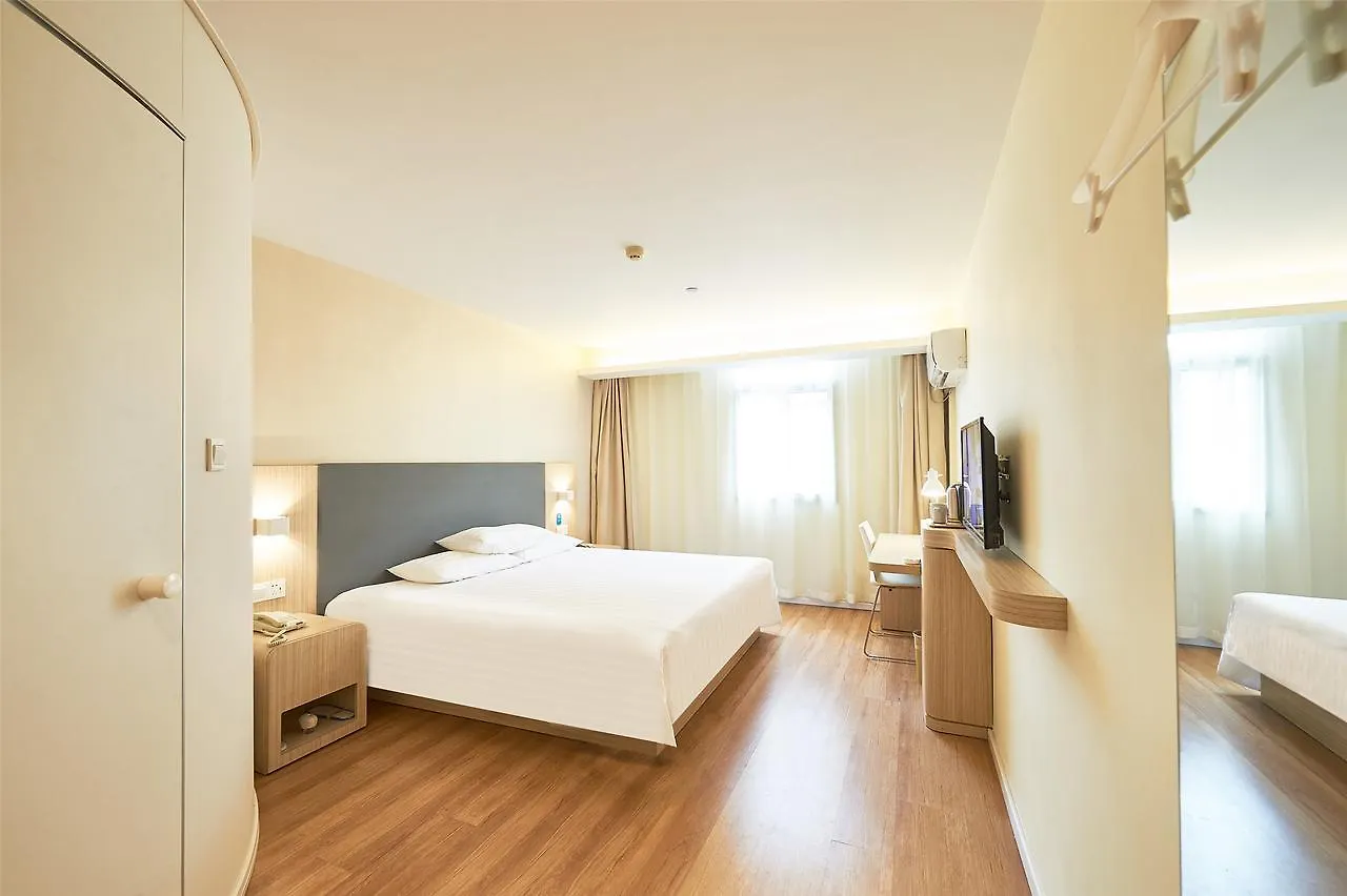 Hanting Hotel Zhuhai Gongbei Port Qinglv Nanlu Branch 2*,  China